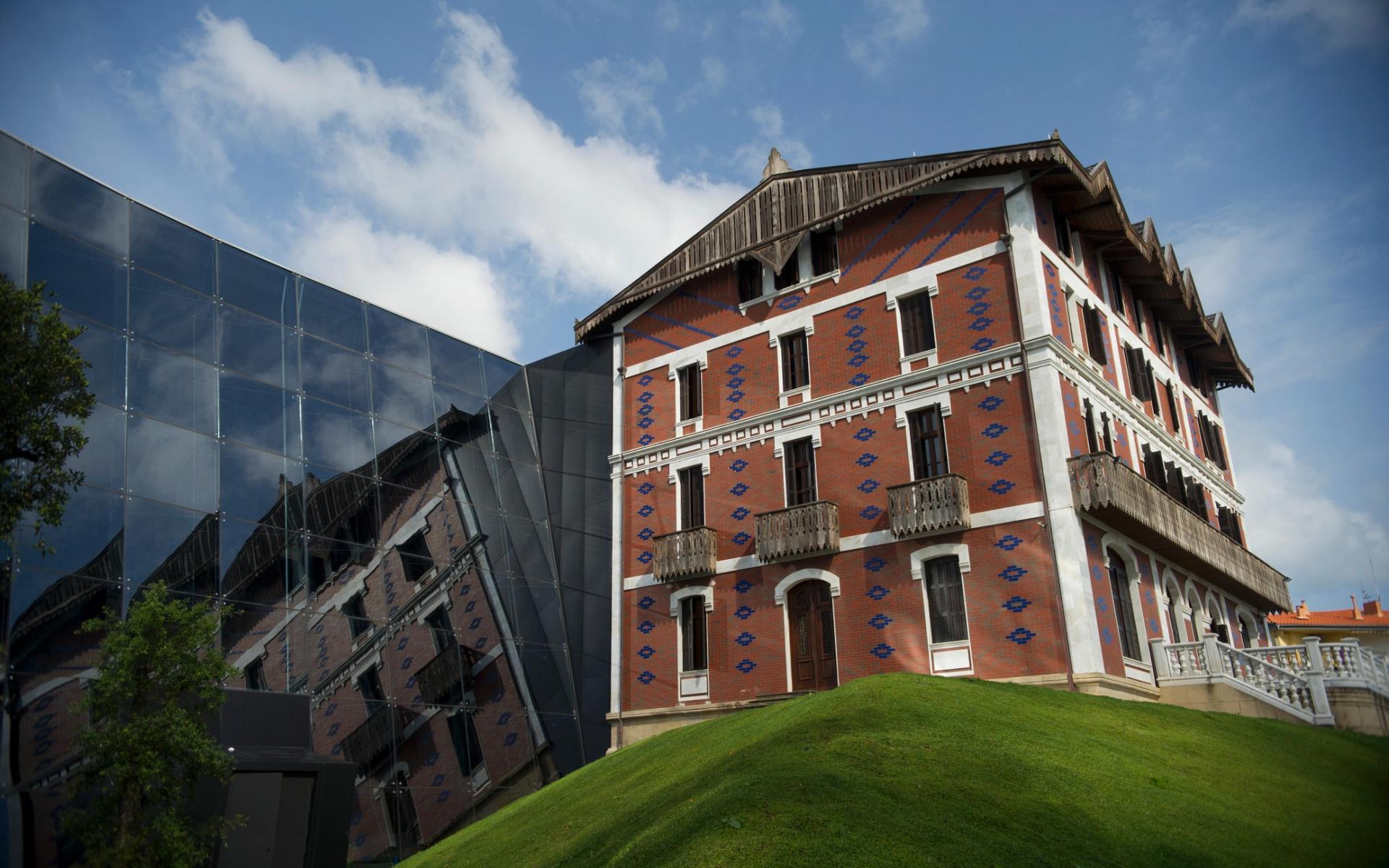 Museo Cristóbal Balenciaga