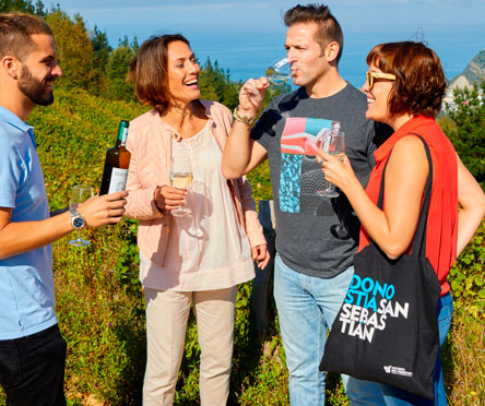 Bisita txakoli upeltegi batera eta Getariako Txakolina J.D. dastaketa