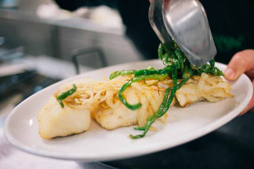 Visita guiada y experiencia gastronómica en la Sidrería Petritegi